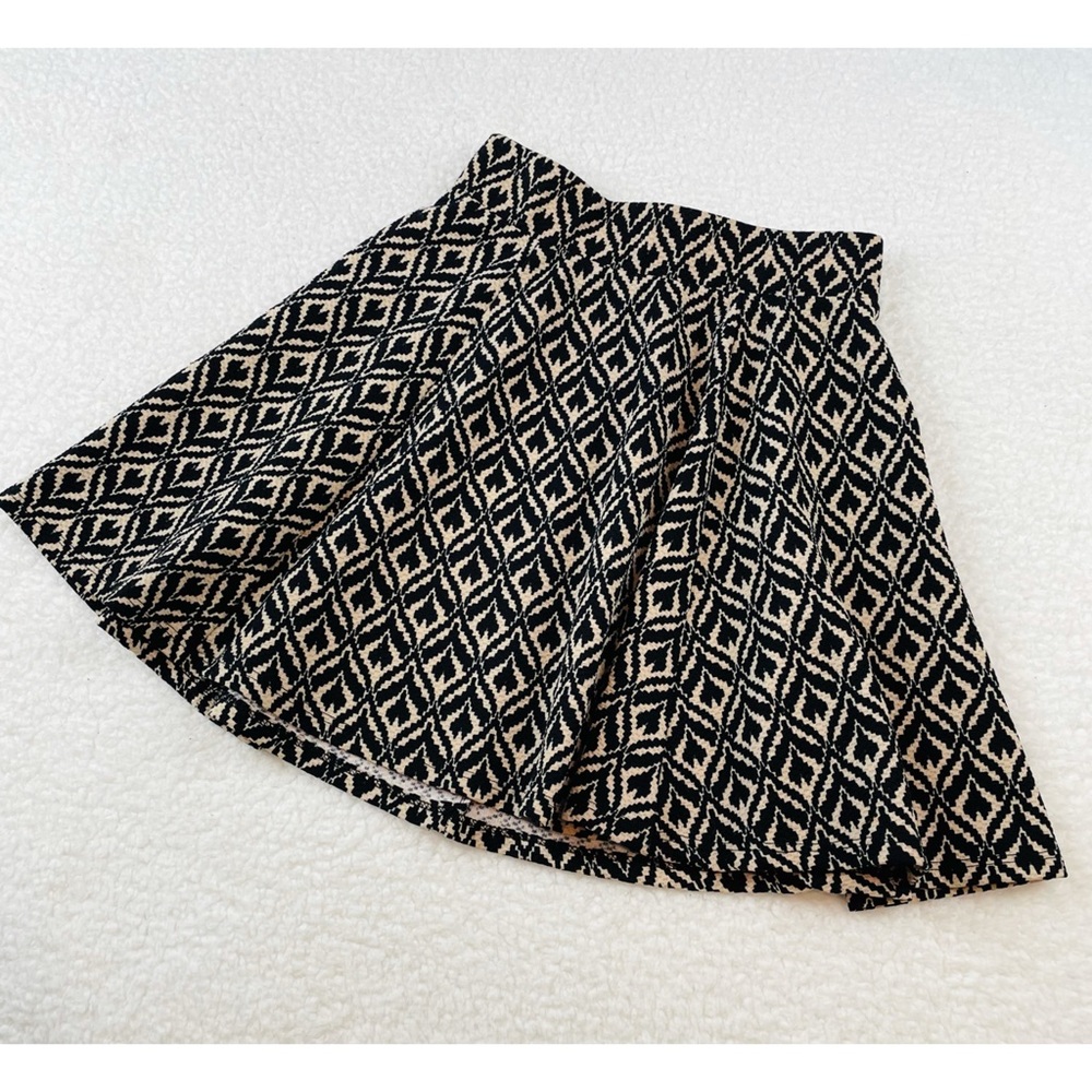 FORA • Tan and Black Geometric Print Skater Mini Skirt, XS - Picture 14 of 16